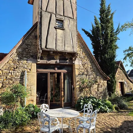 De L'autre Cote Du Lavoir Au Calme *